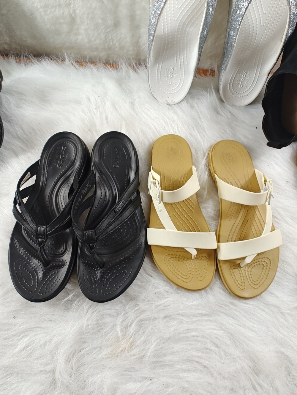 Crocs Iconic Comforter Tan & Black Flip Flops Sandals Bundle — Women’s Size 7